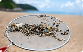 小さく砕けた「マイクロプラスチック」が人間にも影響